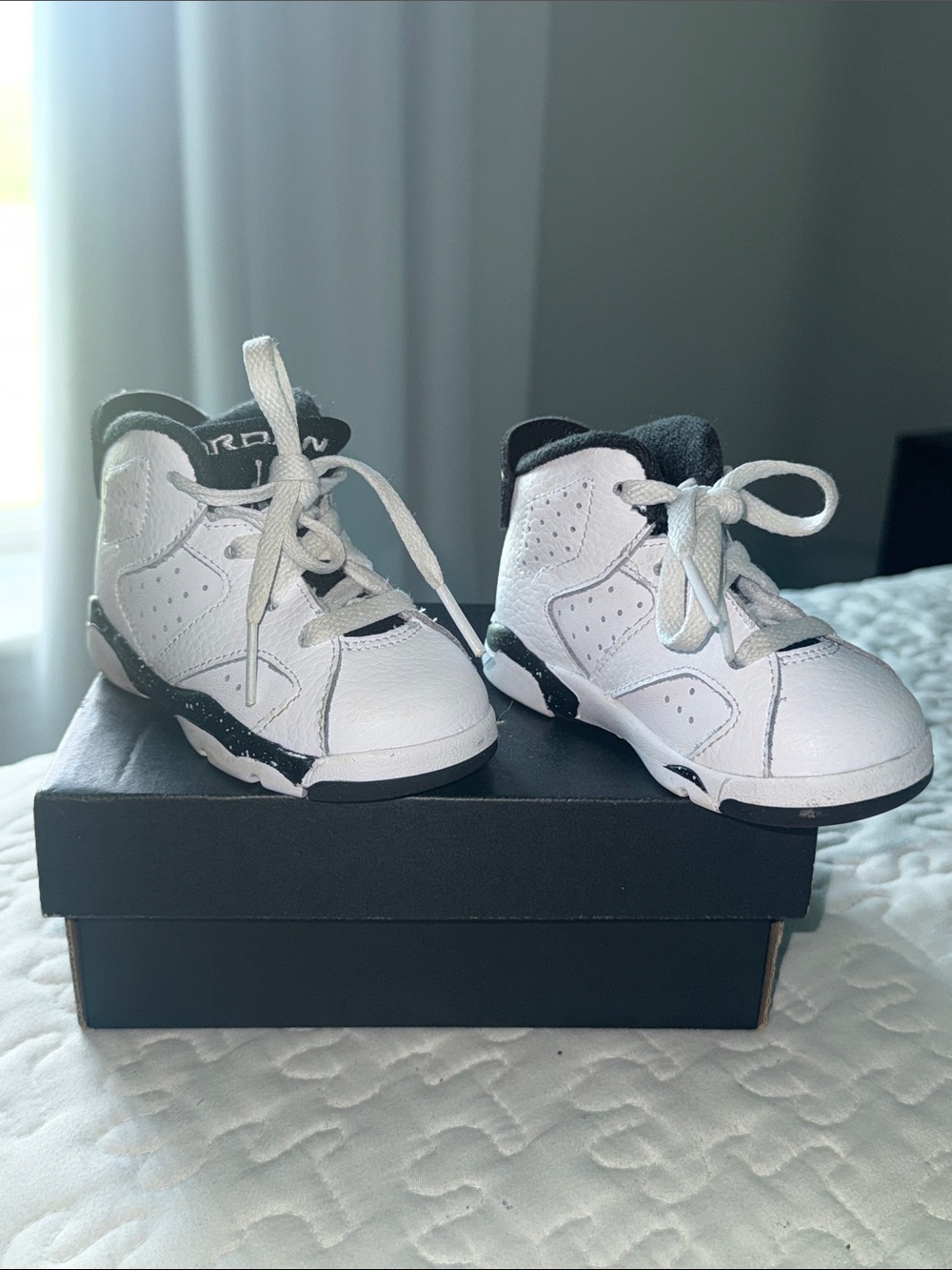 Jordan 6 Retro Kids Reverse Oreo - Picture 4 of 5